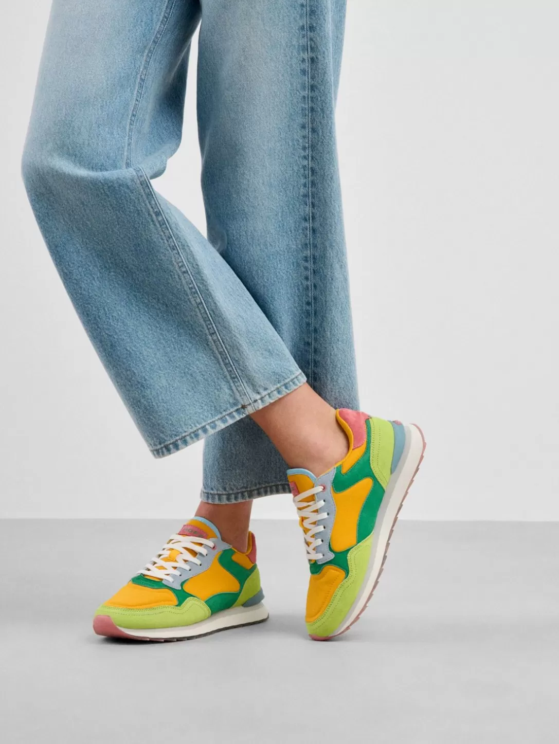 Sneakers<HOFF Mui Ne
